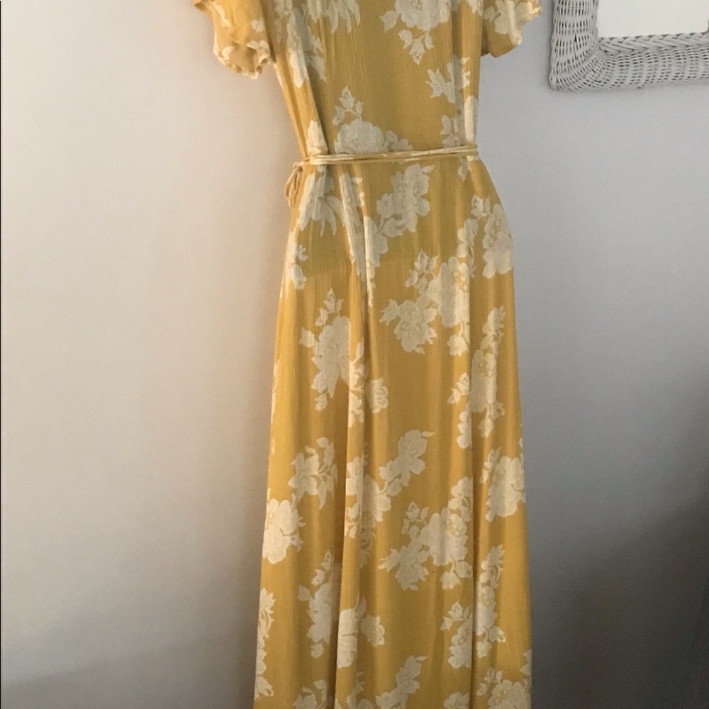 SOLD Lulu’s yellow maxi wrap dress Sz Sm - Picture 4 of 12
